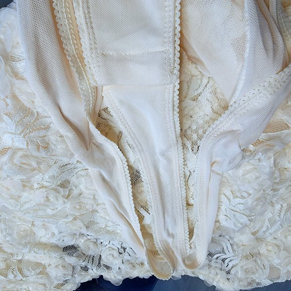 Free People Intimately Rosebud Floral 3D Bodysuit Size X-Small NWOT Wedding - Picture 15 of 16